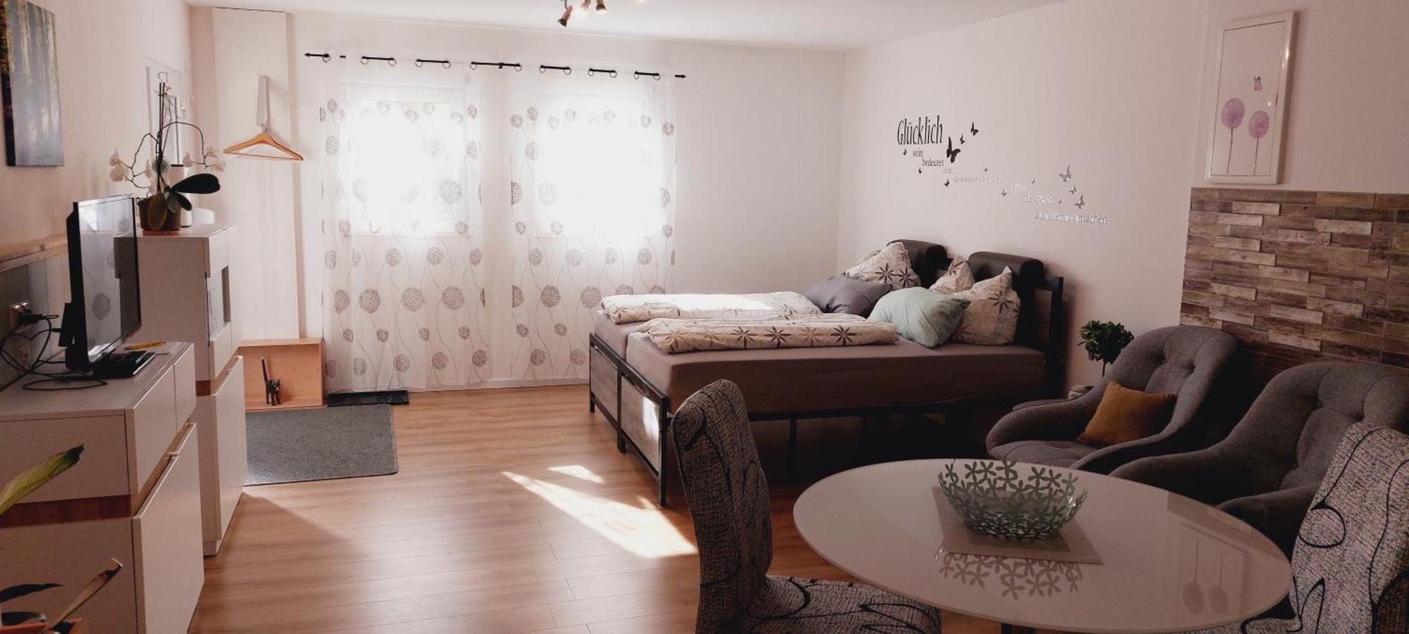 Modernes Souterrain Apartment Black Forest Mit Separatem Eingang Und Kfz-Stellplatz Бад-Дюрхайм Экстерьер фото