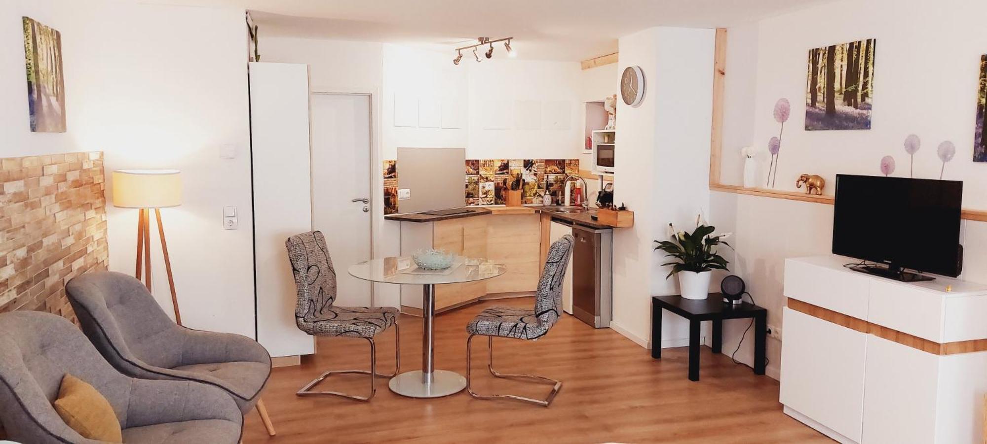 Modernes Souterrain Apartment Black Forest Mit Separatem Eingang Und Kfz-Stellplatz Бад-Дюрхайм Экстерьер фото